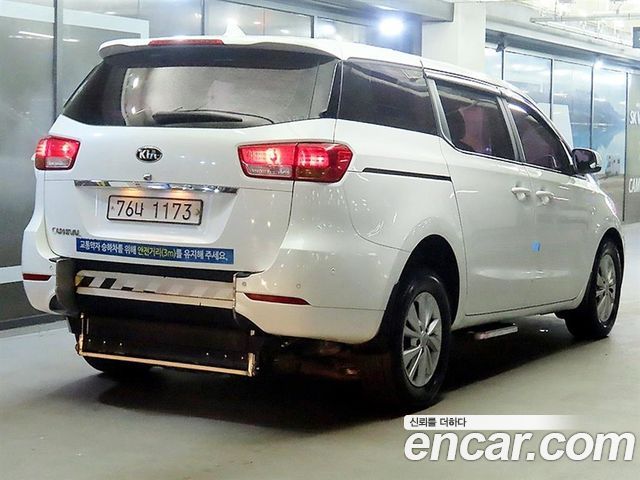 Kia Canival 2017 — photo 2