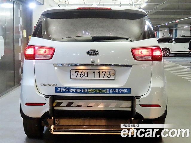 Kia Canival 2017 — photo 4