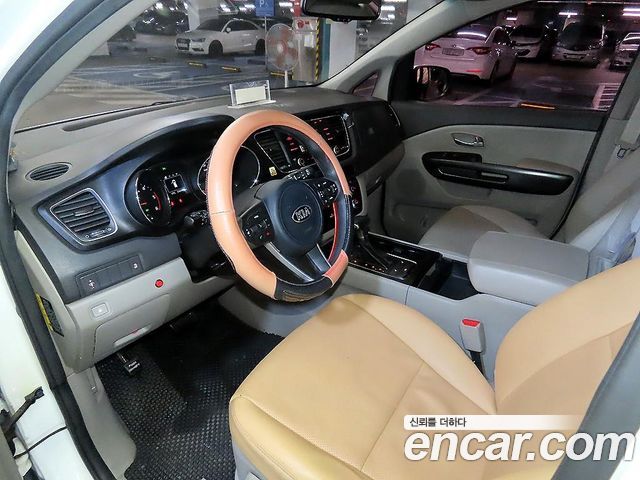 Kia Canival 2017 — photo 11