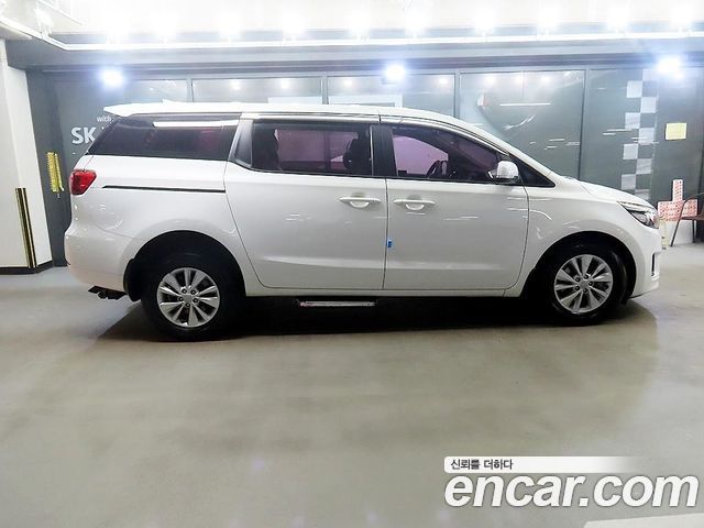 Kia Canival 2017 — photo 18