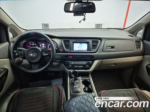 Kia Canival 2015 — photo 7
