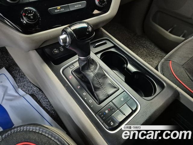 Kia Canival 2015 — photo 8
