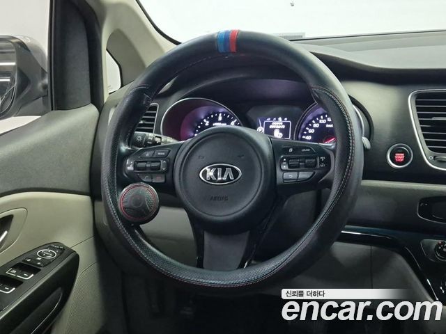 Kia Canival 2015 — photo 9