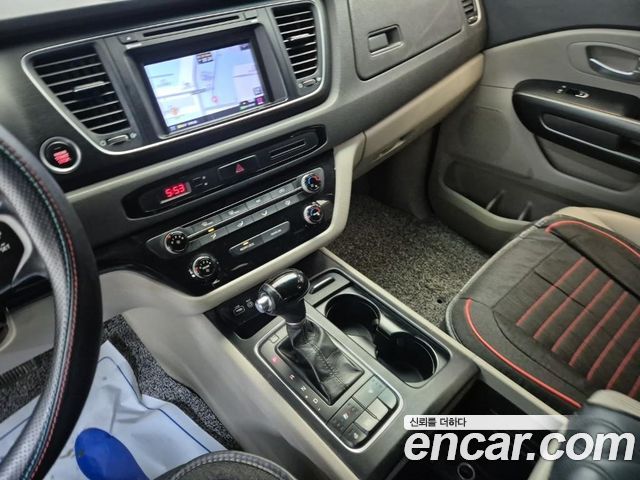 Kia Canival 2015 — photo 10