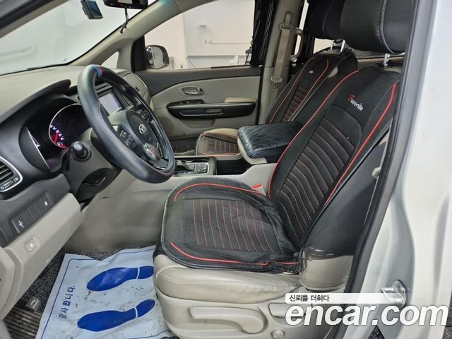 Kia Canival 2015 — photo 11