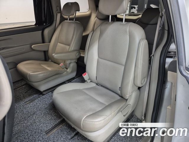 Kia Canival 2015 — photo 12