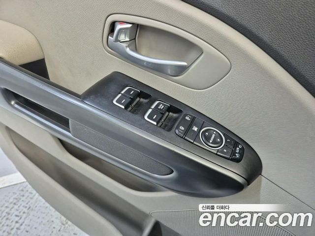 Kia Canival 2015 — photo 18