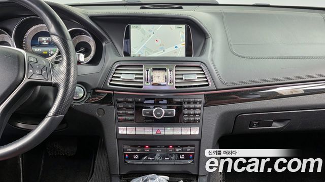 Mercedes-Benz E-Class 2014 — photo 14
