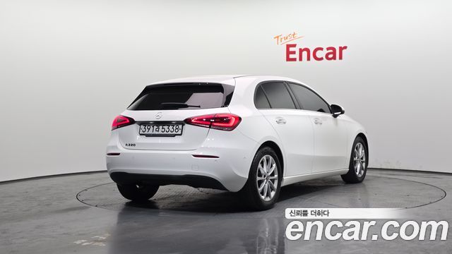 Mercedes-Benz A-Class 2020 — photo 2