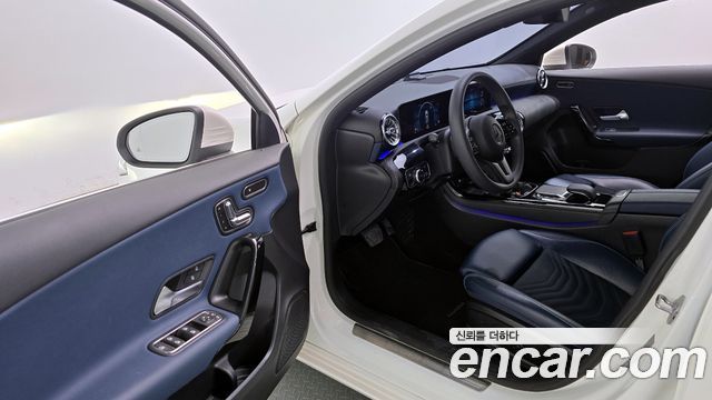 Mercedes-Benz A-Class 2020 — photo 10