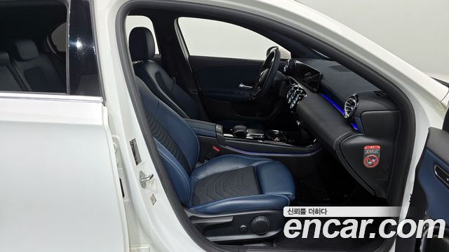 Mercedes-Benz A-Class 2020 — photo 11