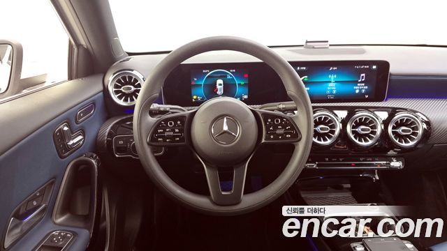 Mercedes-Benz A-Class 2020 — photo 13