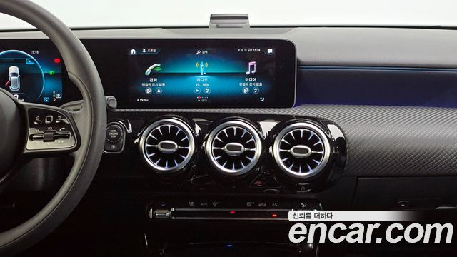 Mercedes-Benz A-Class 2020 — photo 14