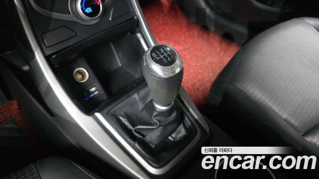 Hyundai AVANTE 2015 — photo 9
