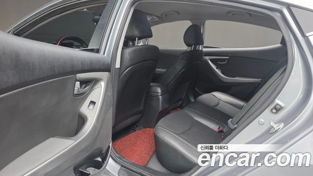 Hyundai AVANTE 2015 — photo 18