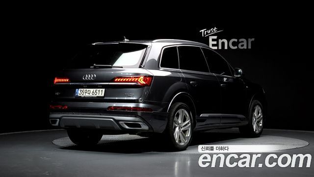 Audi Q7 2021 — photo 2