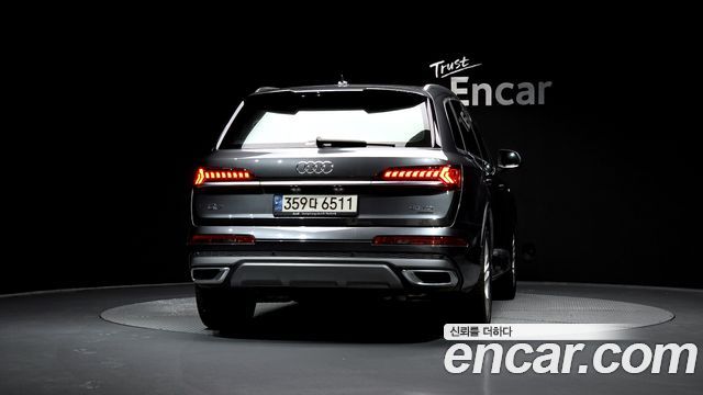 Audi Q7 2021 — photo 4