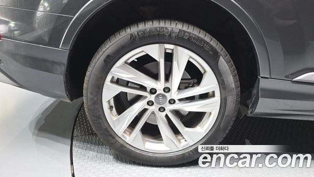 Audi Q7 2021 — photo 5