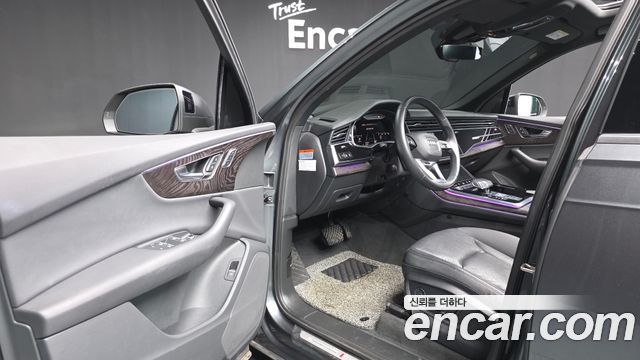 Audi Q7 2021 — photo 10
