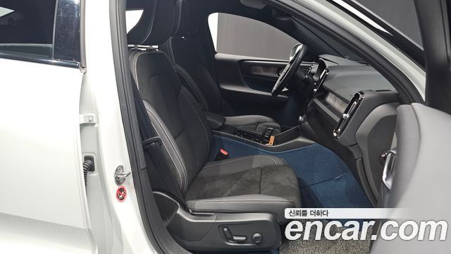 Volvo C40 2022 — photo 10