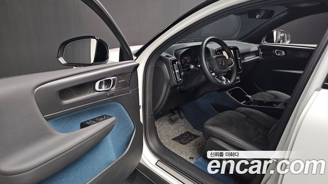 Volvo C40 2022 — photo 11