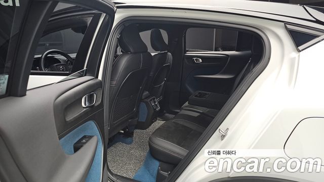Volvo C40 2022 — photo 12