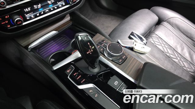 BMW 5-Series 2017 — photo 9