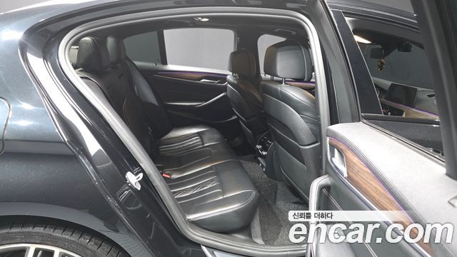 BMW 5-Series 2017 — photo 12