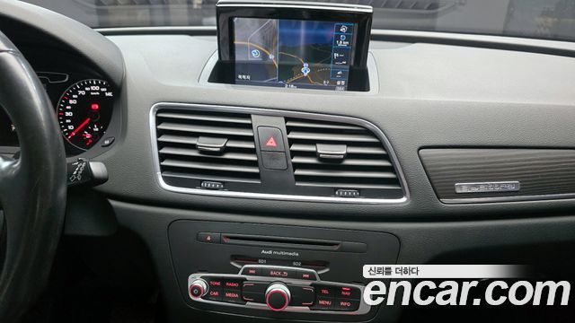 Audi Q3 2015 — photo 15