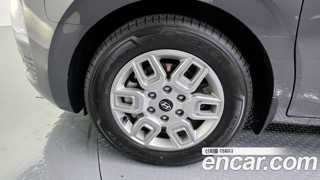 Hyundai Staria 2025 — photo 5
