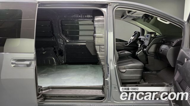 Hyundai Staria 2025 — photo 10
