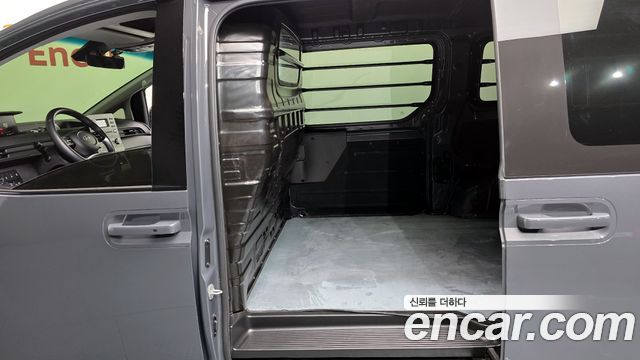 Hyundai Staria 2025 — photo 12