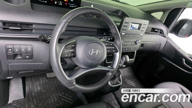 Hyundai Staria 2025 — photo 13