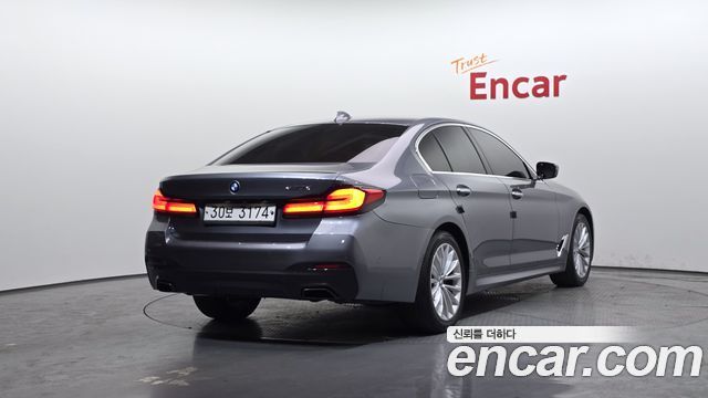 BMW 5-Series 2018 — photo 2