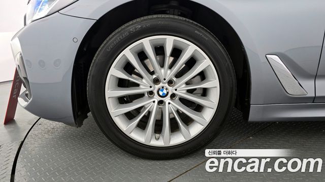 BMW 5-Series 2018 — photo 5