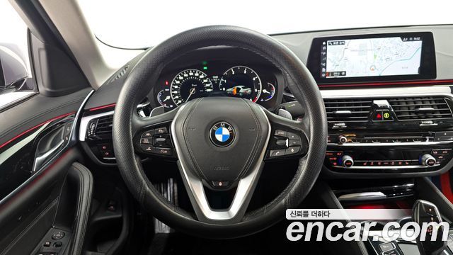 BMW 5-Series 2018 — photo 13