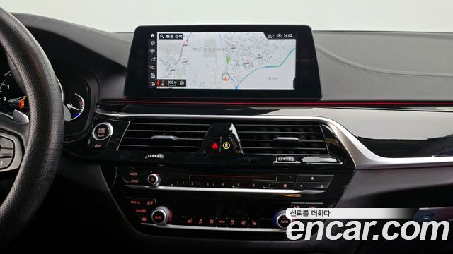 BMW 5-Series 2018 — photo 14