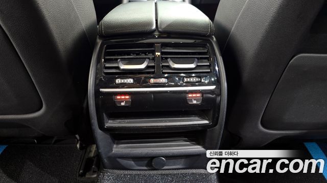 BMW 5-Series 2018 — photo 19