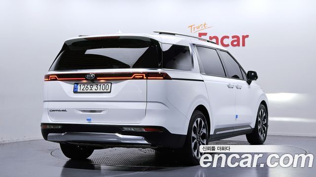 Kia Canival 2021 — photo 2