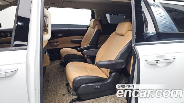 Kia Canival 2021 — photo 17
