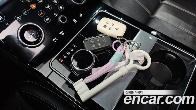 Land Rover Range Rover Velar 2019 — photo 9