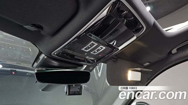 Land Rover Range Rover Velar 2019 — photo 13