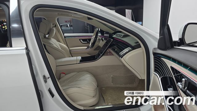 Mercedes-Benz S-Class 2024 — photo 10
