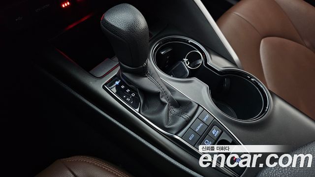 Toyota Camry 2022 — photo 9