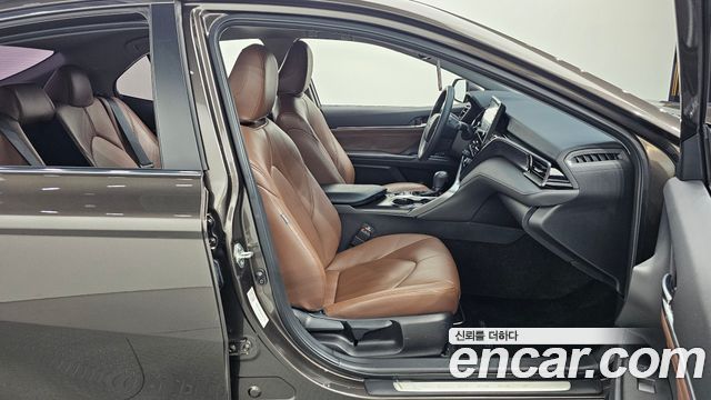 Toyota Camry 2022 — photo 10