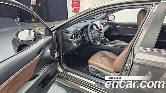 Toyota Camry 2022 — photo 11