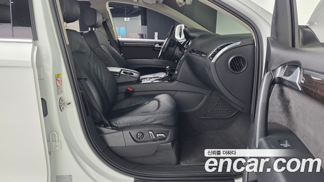 Audi Q7 2015 — photo 11