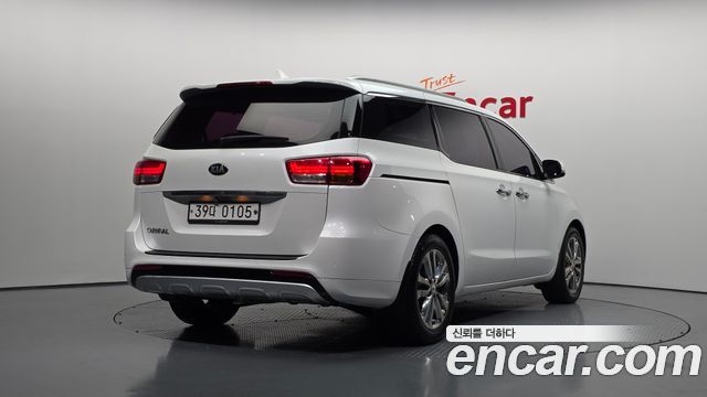 Kia Canival 2017 — photo 2