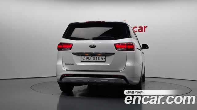 Kia Canival 2017 — photo 4