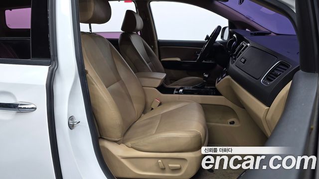 Kia Canival 2017 — photo 11